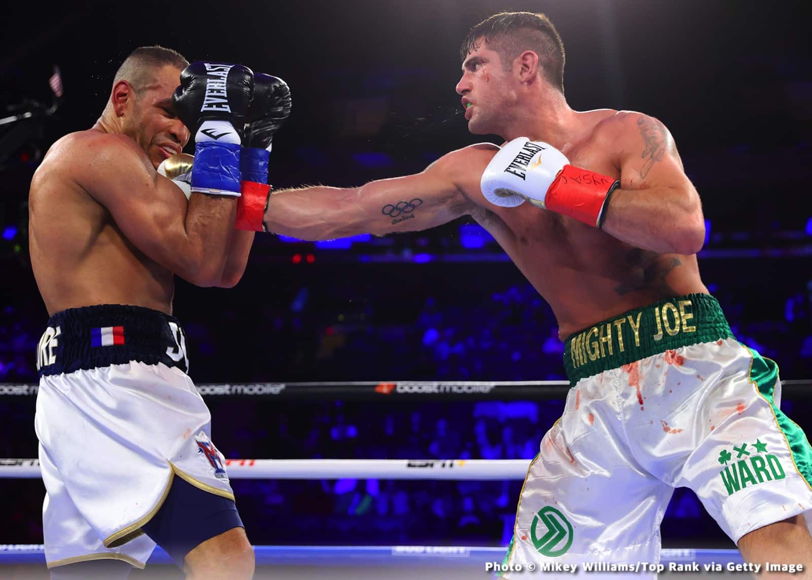 Photos: Anderson Destroys Forrest, Zayas Ends the Year in Style