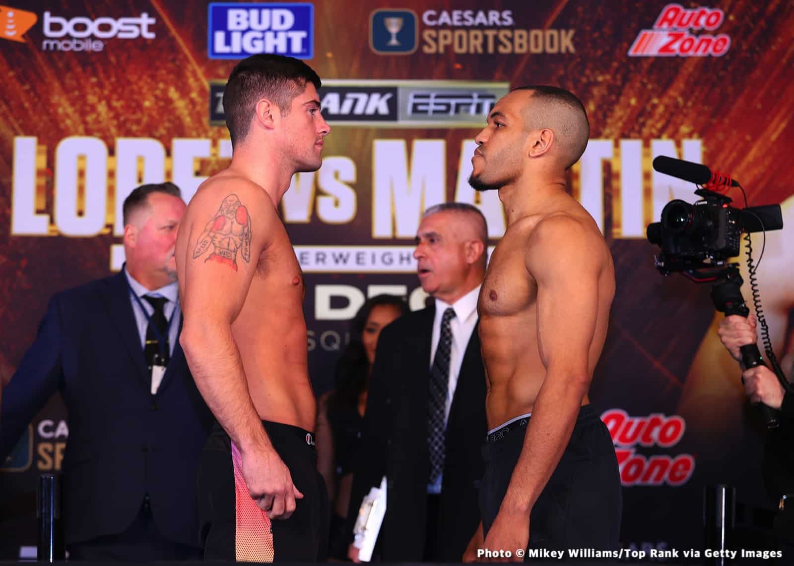 Photos: Anderson Destroys Forrest, Zayas Ends the Year in Style