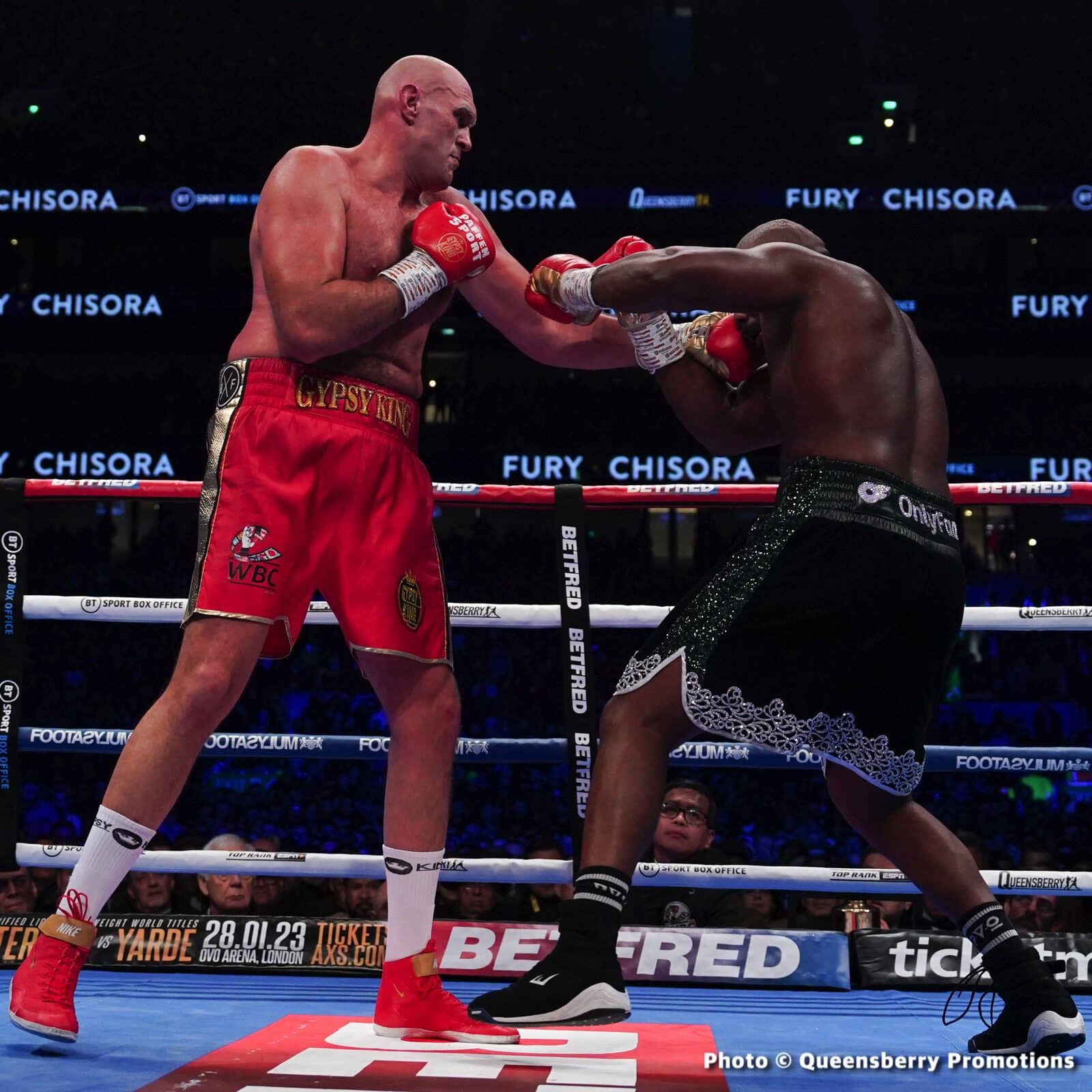Photos: Tyson Fury defeats Derek Chisora at Tottenham Stadium