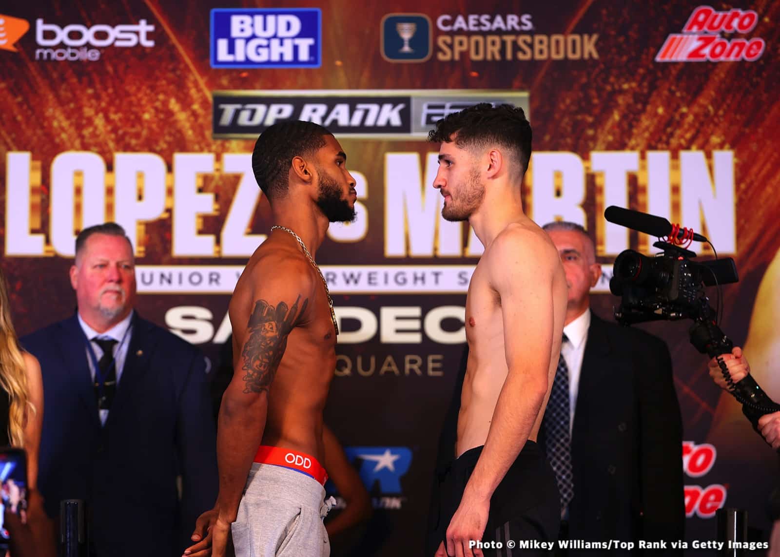 Photos: Anderson Destroys Forrest, Zayas Ends the Year in Style