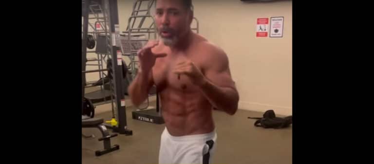 Oscar De La Hoya sporting 6-pack abs, fans think it's fake