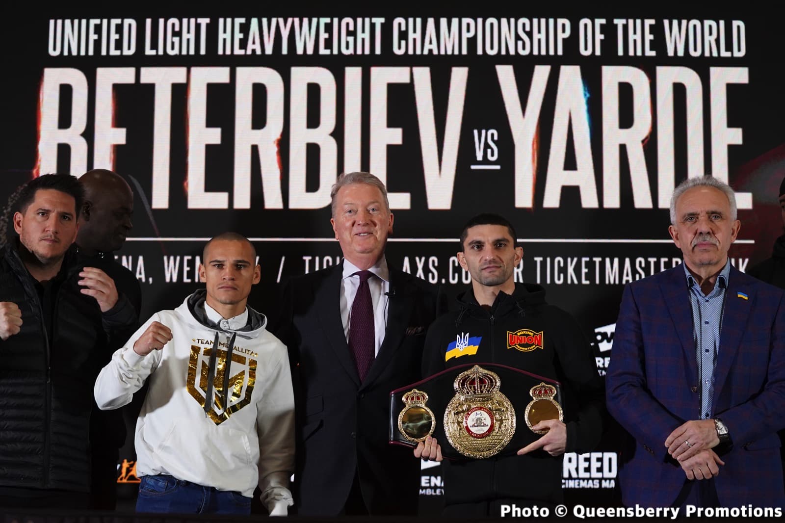 Photos: Artur Beterbiev Stops Yarde in 8
