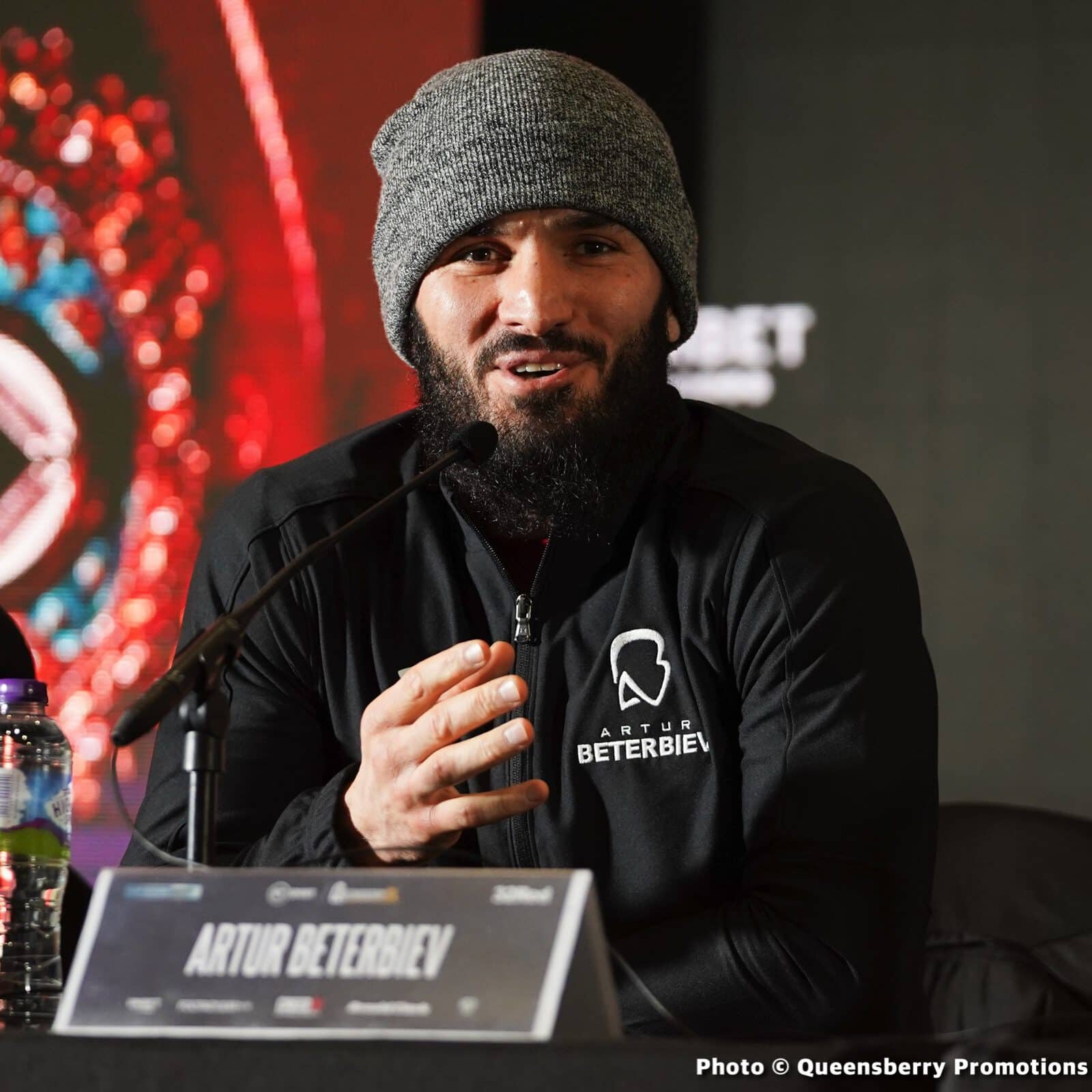 Photos: Artur Beterbiev Stops Yarde in 8