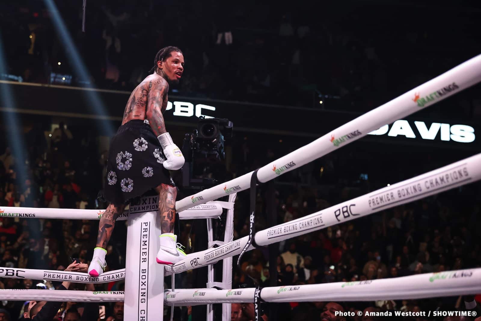 “Tank” Davis Shells Garcia to Force a Corner Stoppage