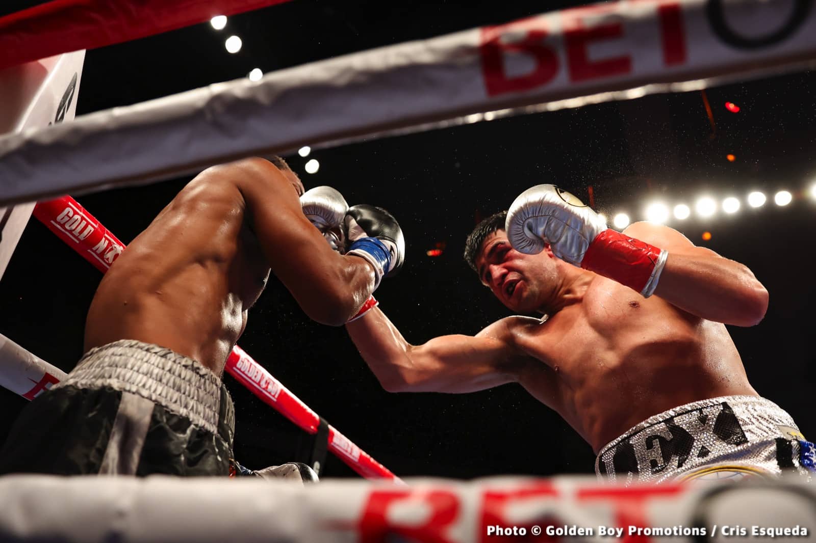 Boxing photo: Alexis Rocha image Photos: Rocha Secures Jaw-dropping KO of Ashie