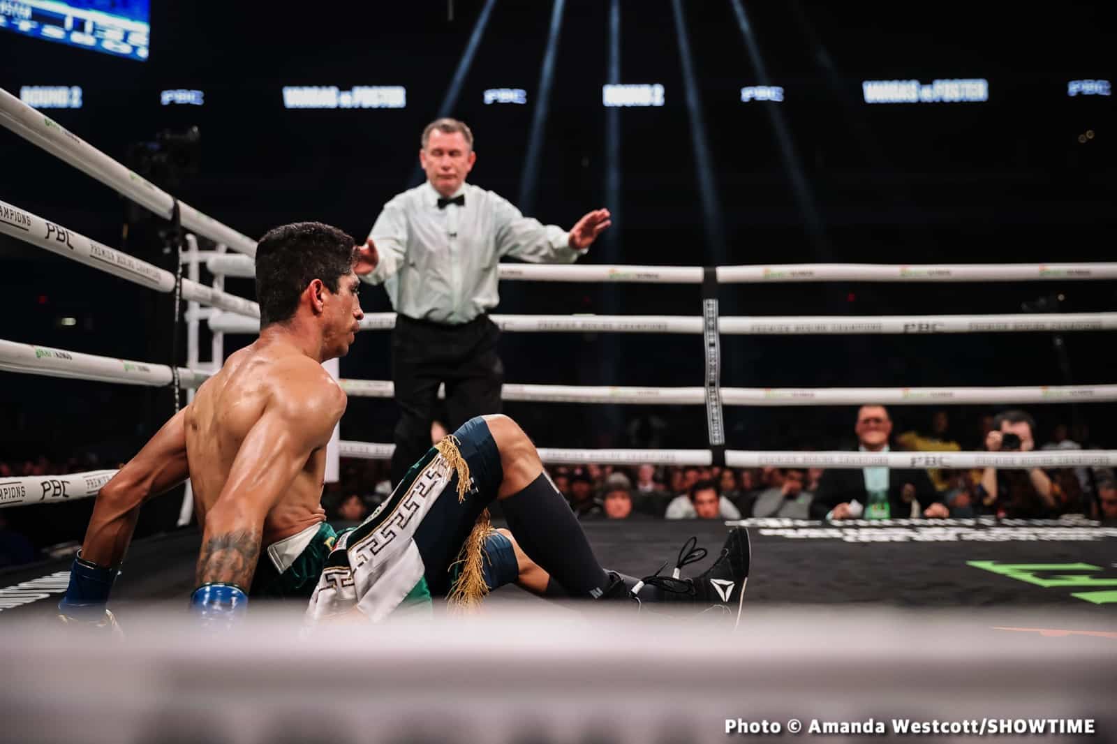 Foster beats Vargas to claim vacant WBC 130-lb title