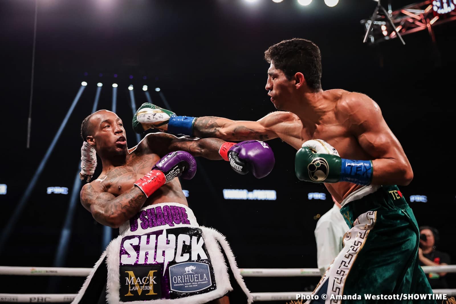 Foster beats Vargas to claim vacant WBC 130-lb title
