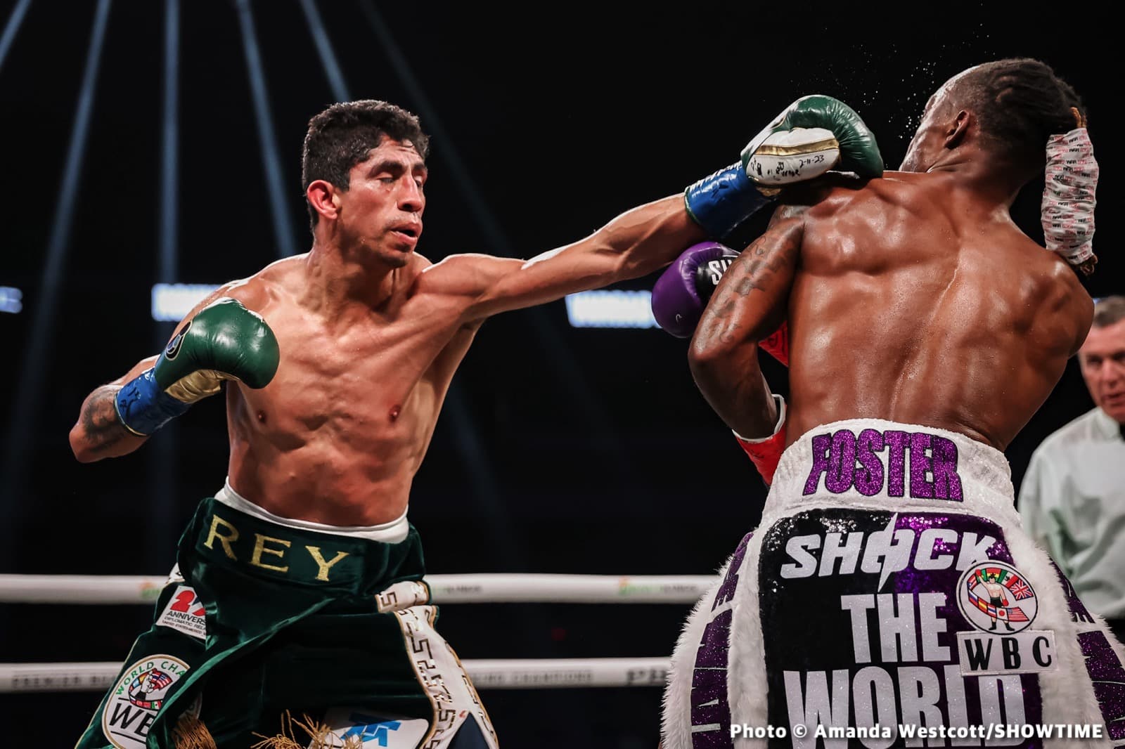 Foster beats Vargas to claim vacant WBC 130-lb title