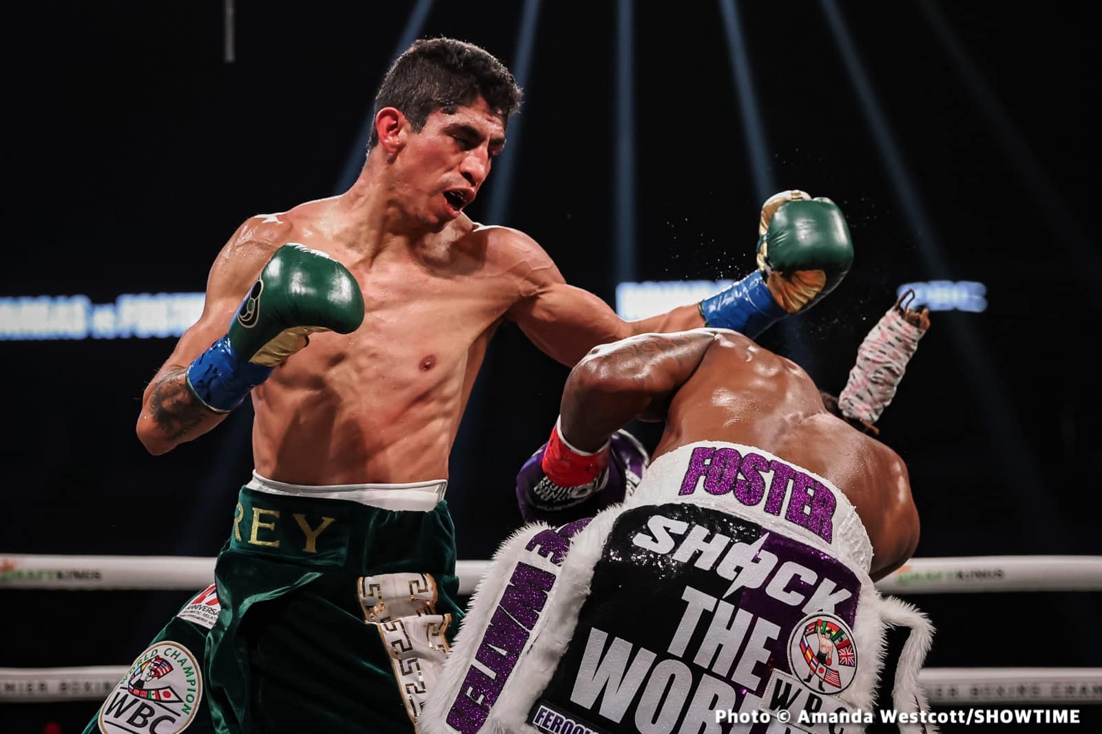 Foster beats Vargas to claim vacant WBC 130-lb title