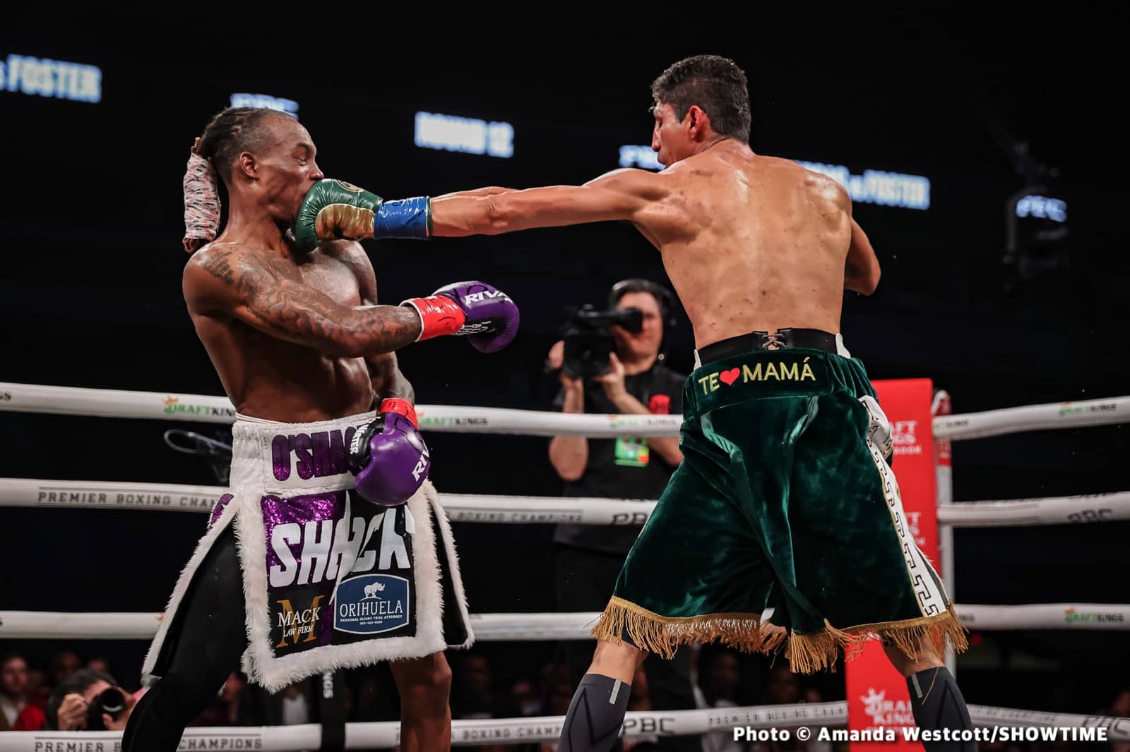 Foster beats Vargas to claim vacant WBC 130-lb title