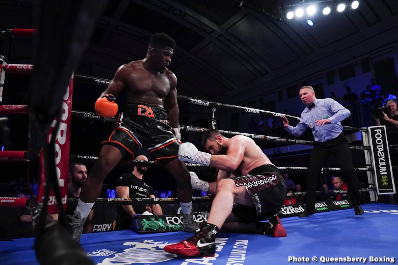 David Adeleye Stops Bezus at York Hall - Boxing Results