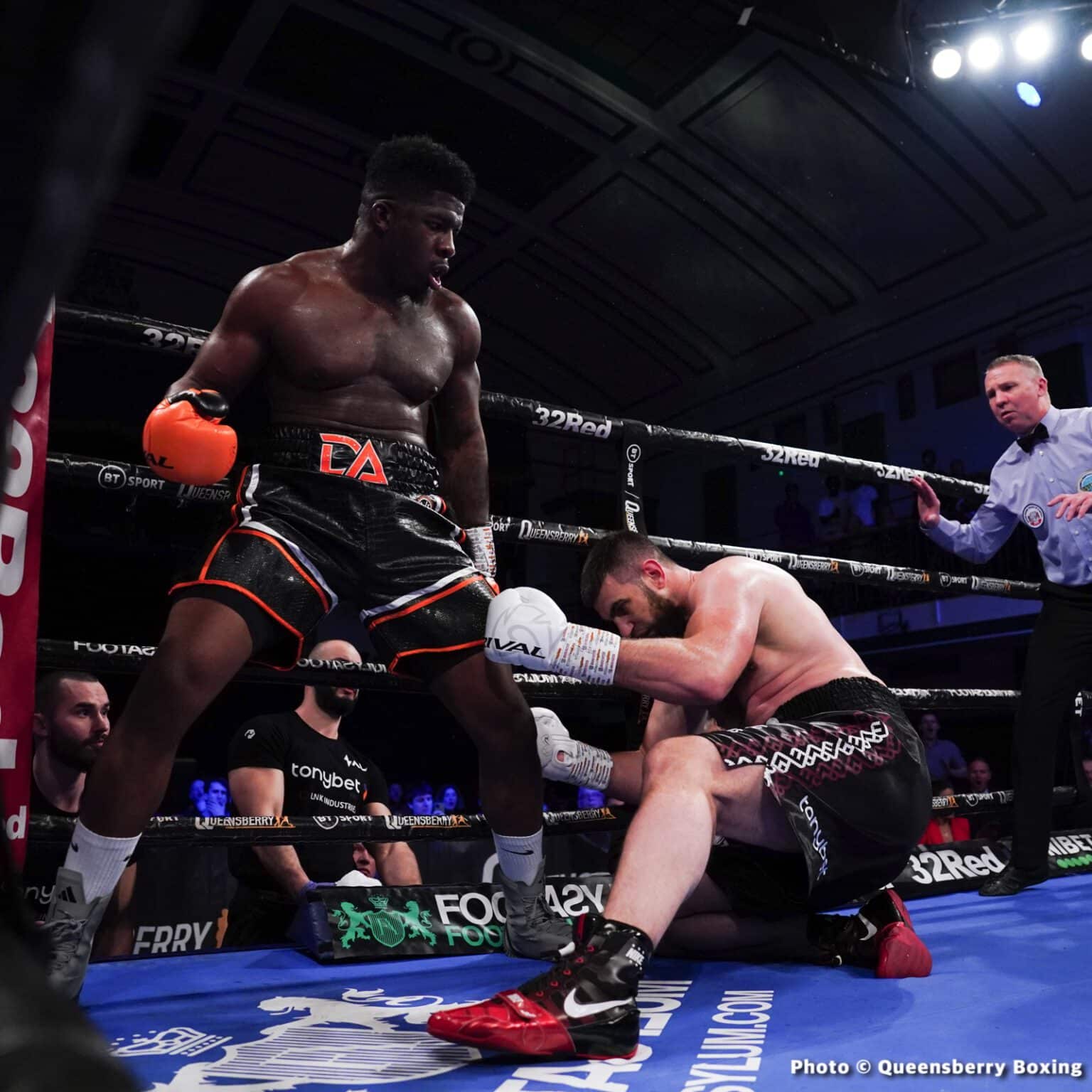 David Adeleye Stops Bezus at York Hall - Boxing Results