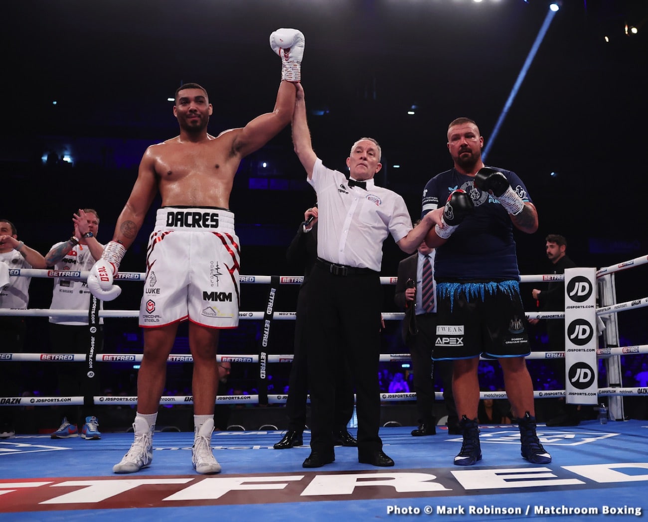 Results / Photos: Cyrus Pattinson stops Jenkins