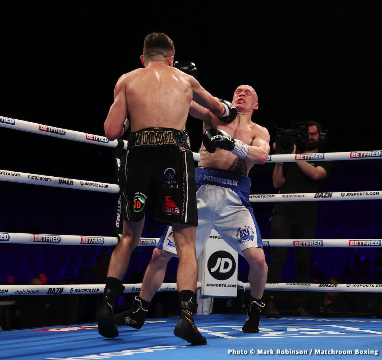 Diego Pacheco destroys Jack Cullen in 4th round KO - Boxing results
