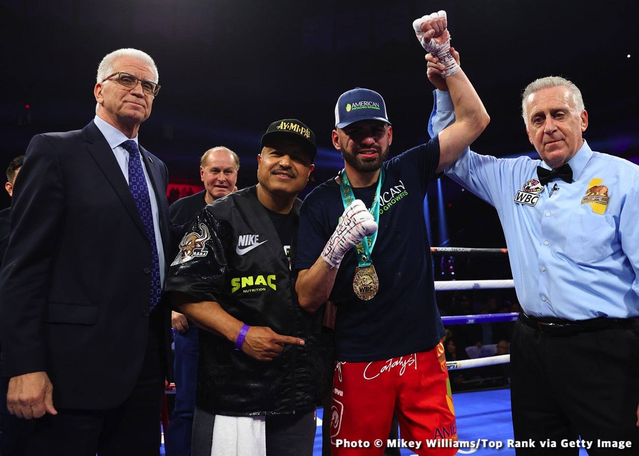 Boxing photo: Jose Ramirez, Richard Commey image Tonight: Ramirez vs. Commey - Live results