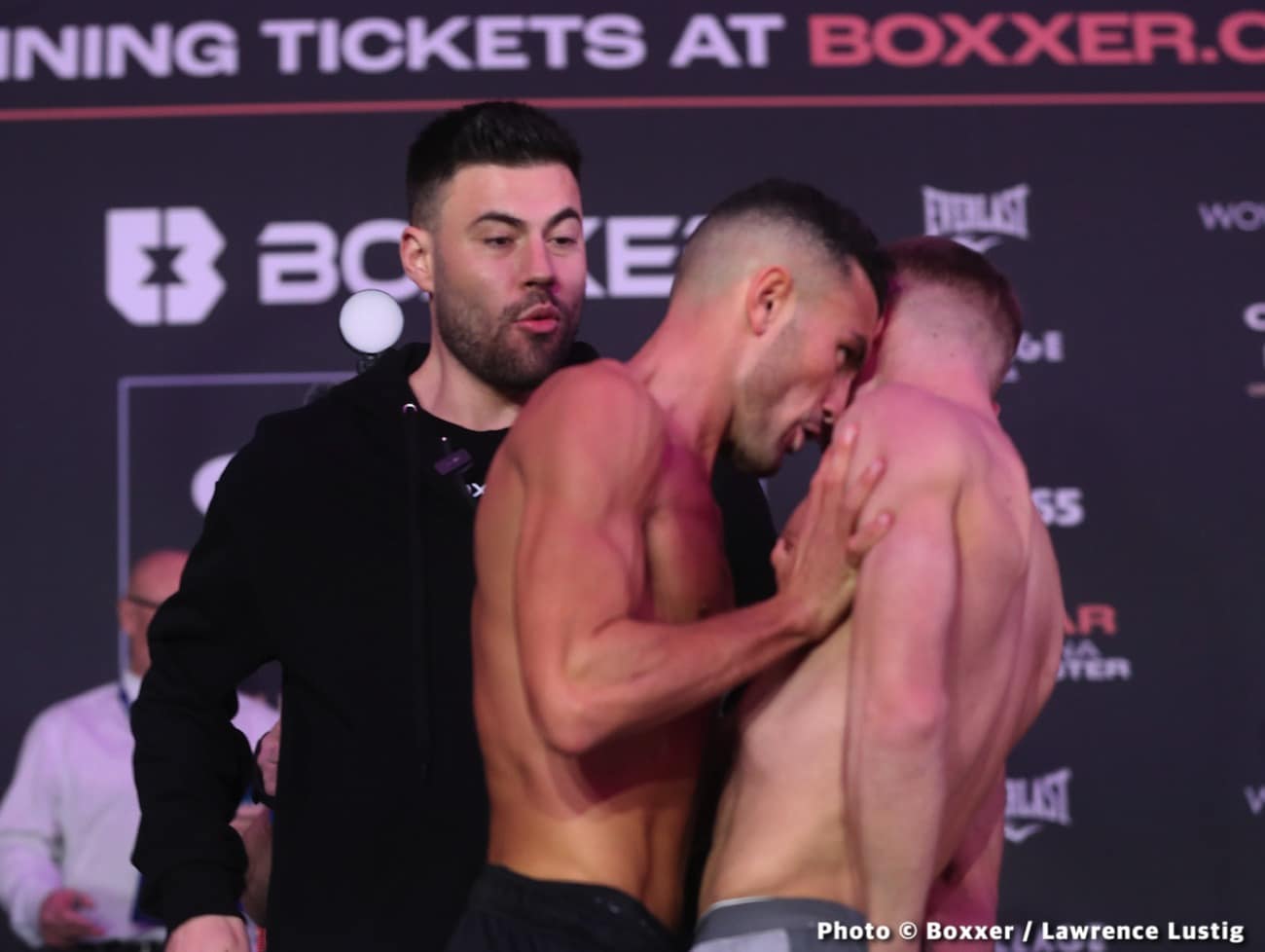 Lawrence Okolie 200 vs. David Light 198 1/4 - weigh-in results for Saturday in Manchester