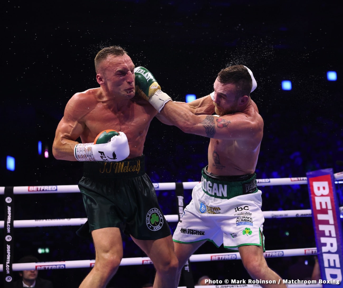 Chantelle Cameron edges Katie Taylor - Boxing results