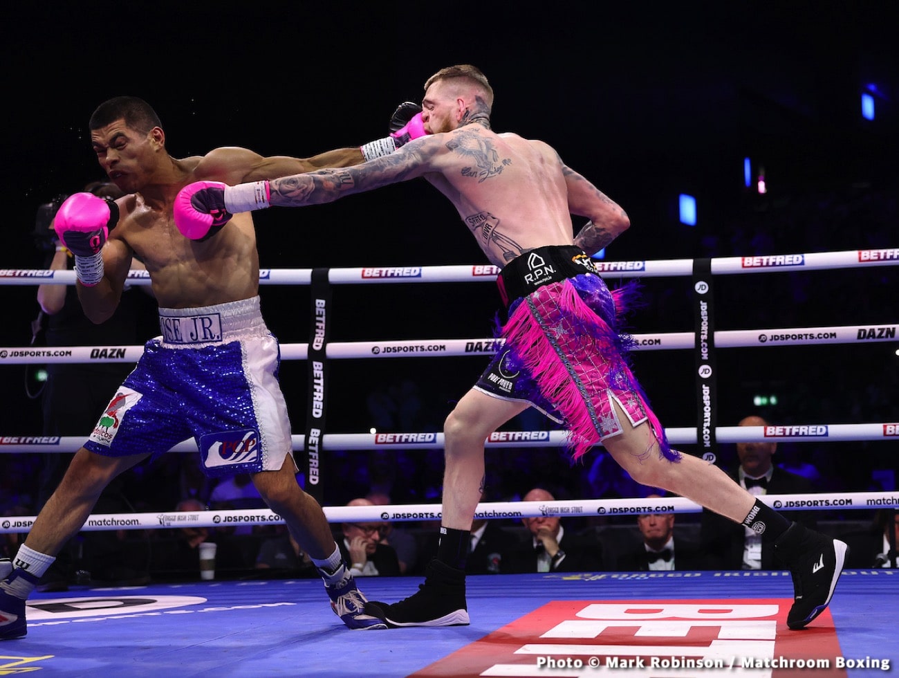 Chantelle Cameron edges Katie Taylor - Boxing results