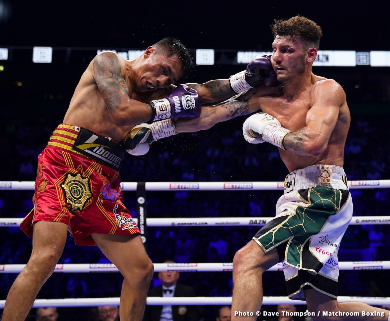 Boxing photo: Leigh Wood, Mauricio Lara image Leigh Wood defeats Mauricio Lara, recaptures WBA 126-lb title - Boxing results
