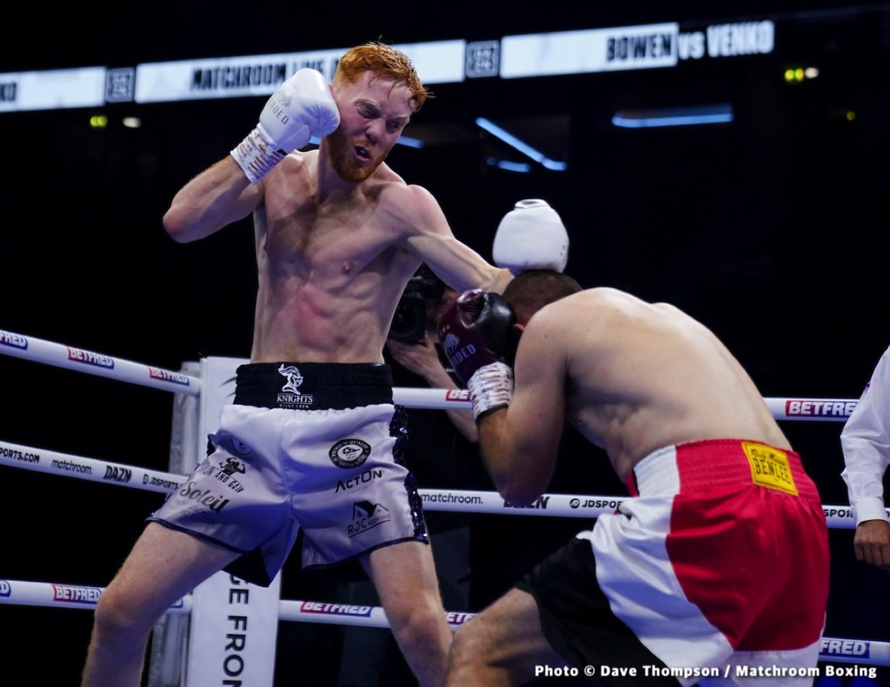 Boxing photo: Leigh Wood, Mauricio Lara image Leigh Wood defeats Mauricio Lara, recaptures WBA 126-lb title - Boxing results