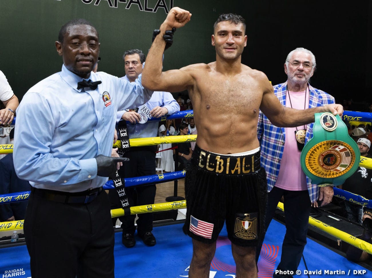 Boxing photo: Adrien Broner, Bill Hutchinson image Adrien Broner beats Bill Hutchinson - Boxing results