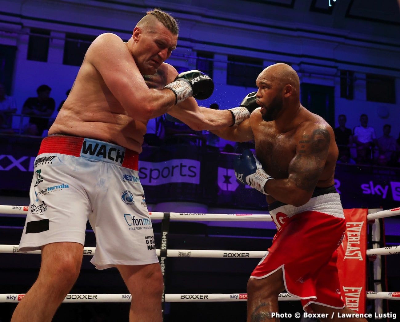 Frazer Clarke defeats Mariusz Wach - Boxing Results
