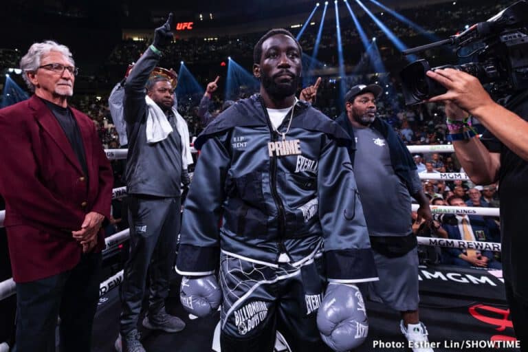 Terence Crawford reacts to Canelo Alvarez's comments on his resume lacking big names
