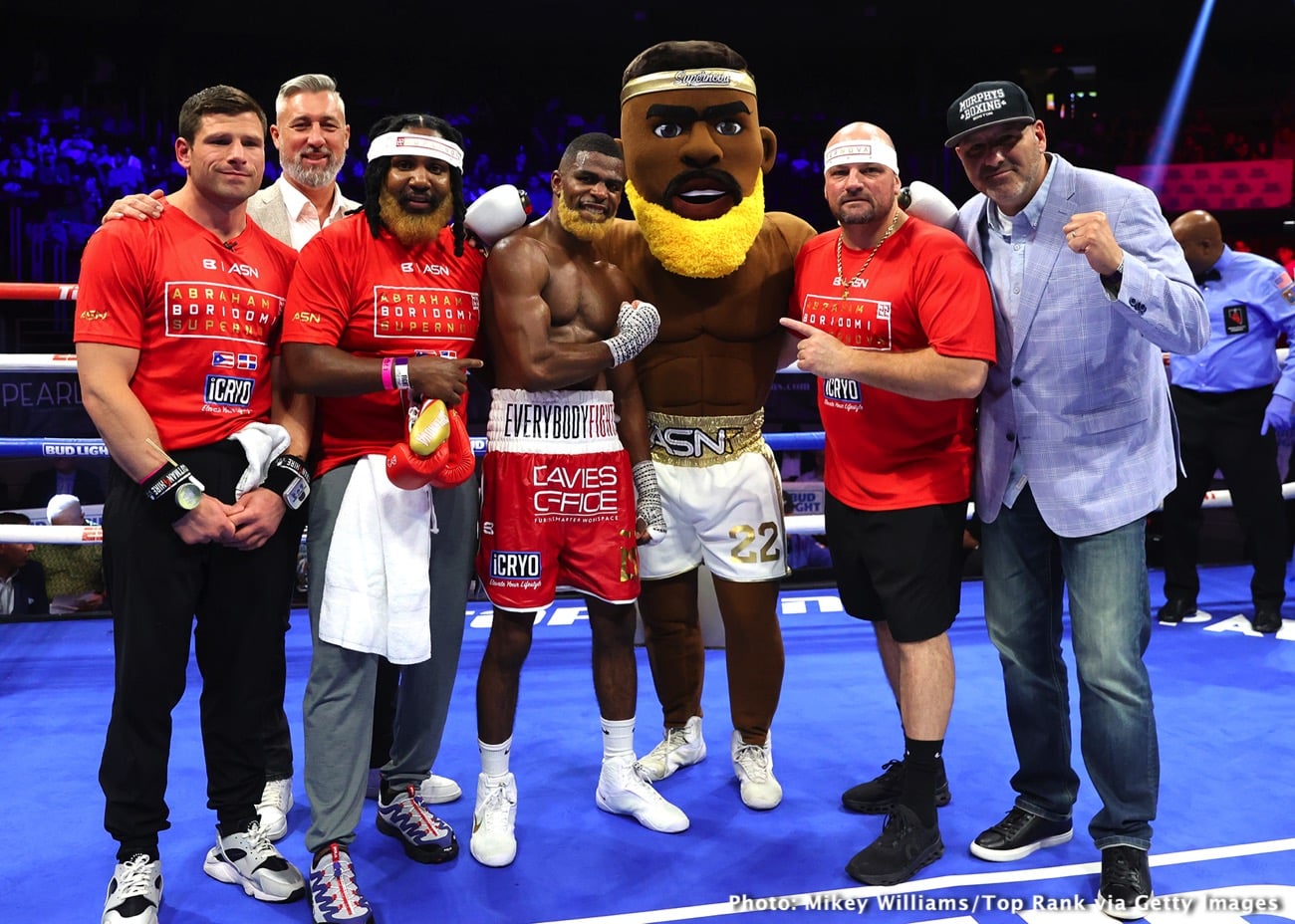 Boxing photo: Abraham Nova, Seniesa Estrada image Seniesa Estrada defeats Yudica - Boxing Results