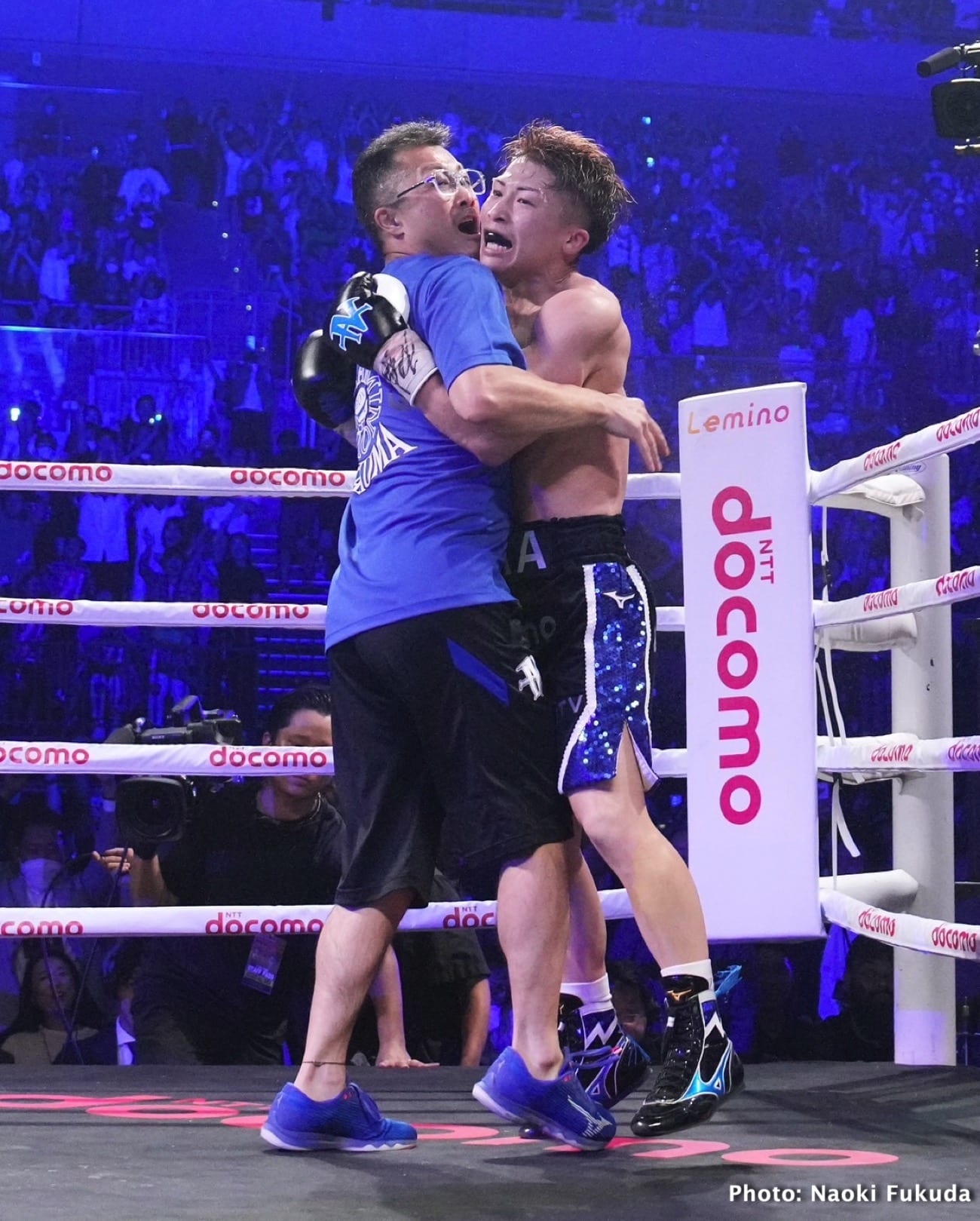 Boxing photo: Naoya Inoue, Stephen Fulton image Naoya Inoue Destroys Fulton, Scores Frightening 8th Round KO - Boxing Results