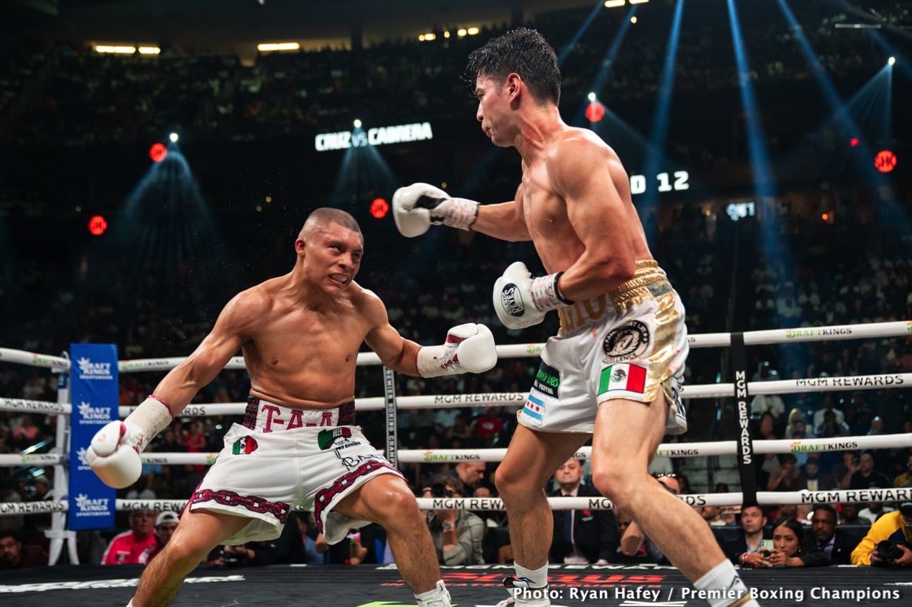 Boxing photo: Giovanni Cabrera, Isaac Cruz image Isaac Cruz Decisions Giovanni Cabrera - Boxing Results