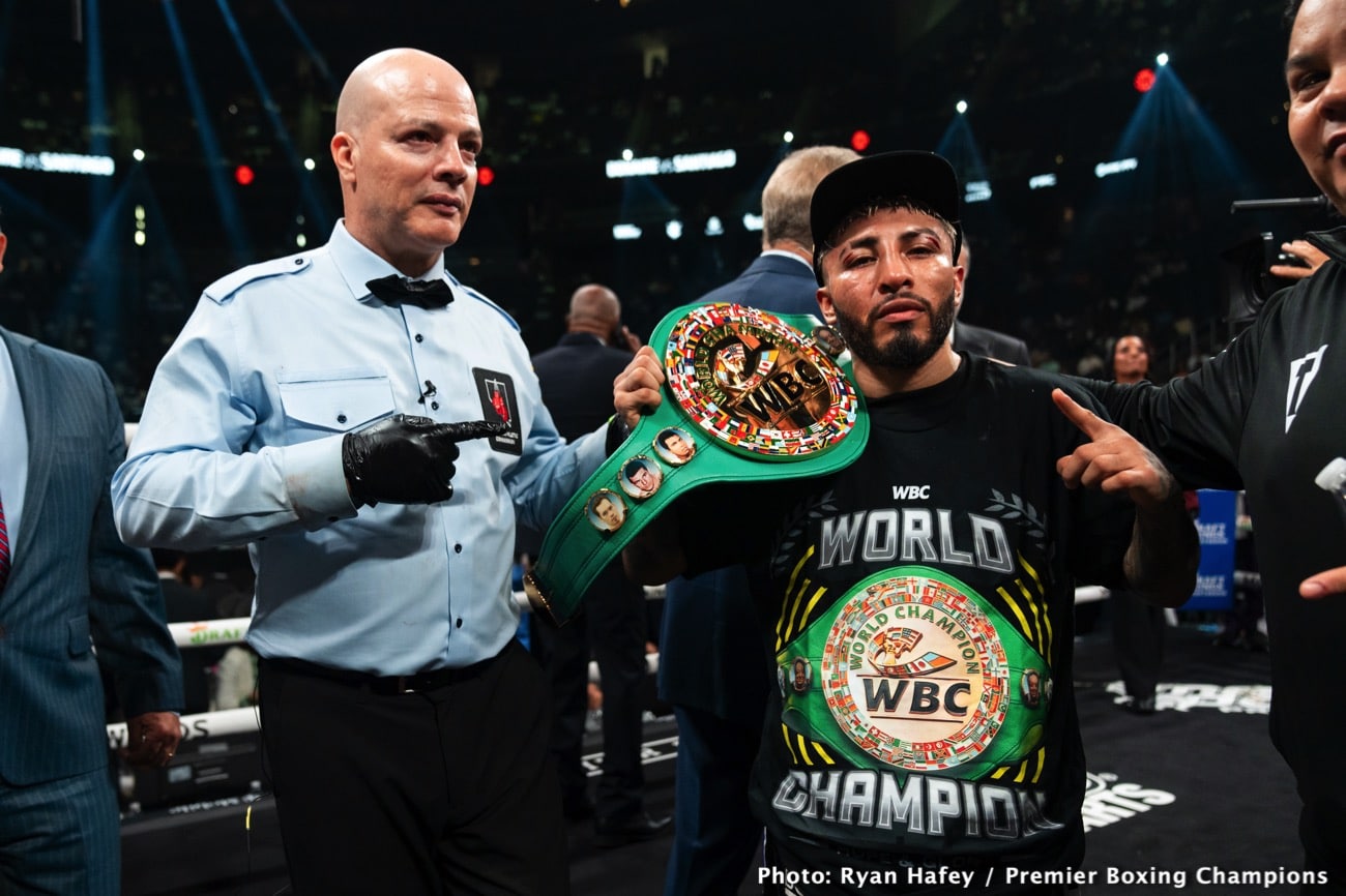 Boxing photo: Alexandro Santiago, Nonito Donaire image Alexandro Santiago defeats Nonito Donaire - Boxing Results