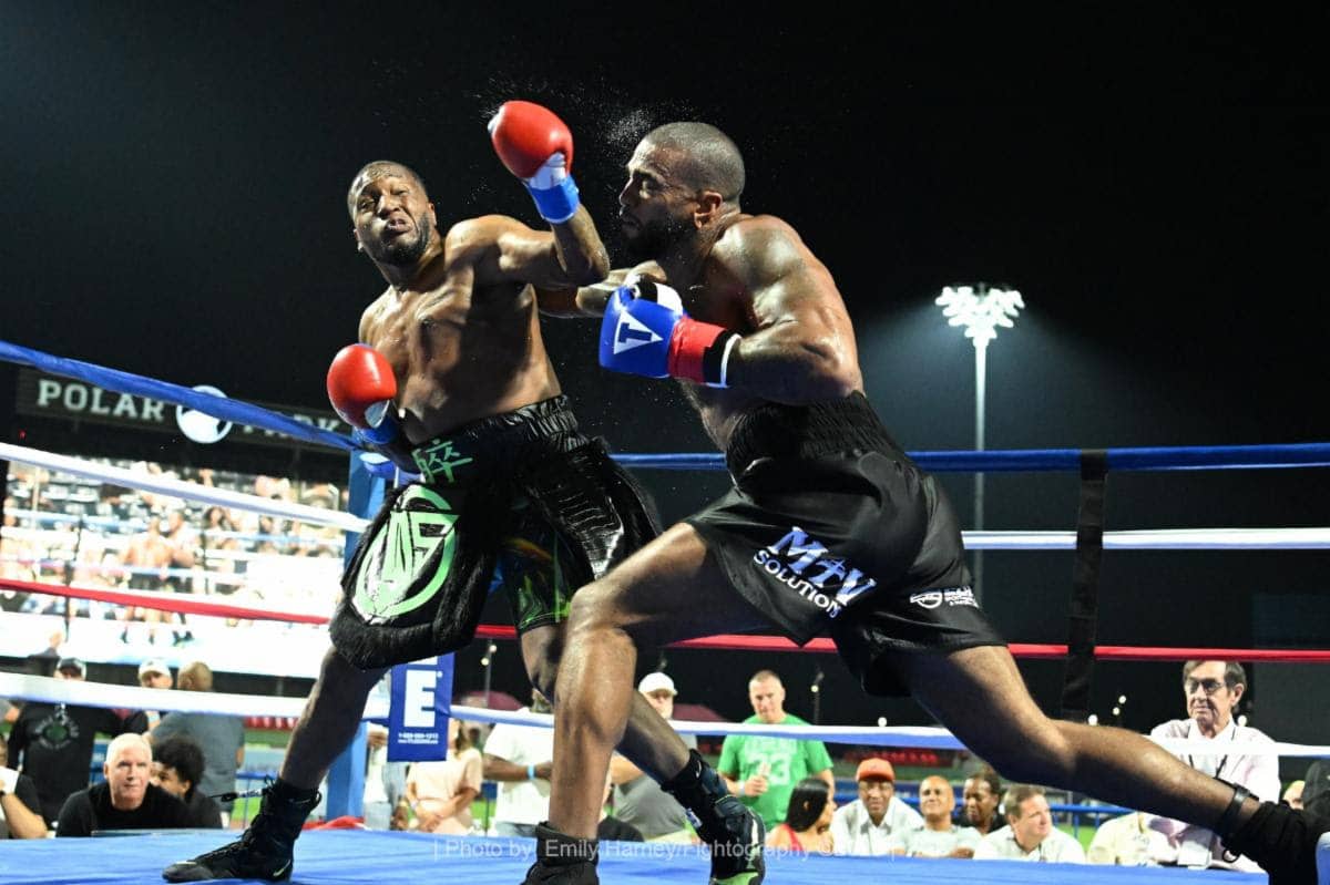 Kendrick Ball Dominates Oscar Riojas - Boxing results