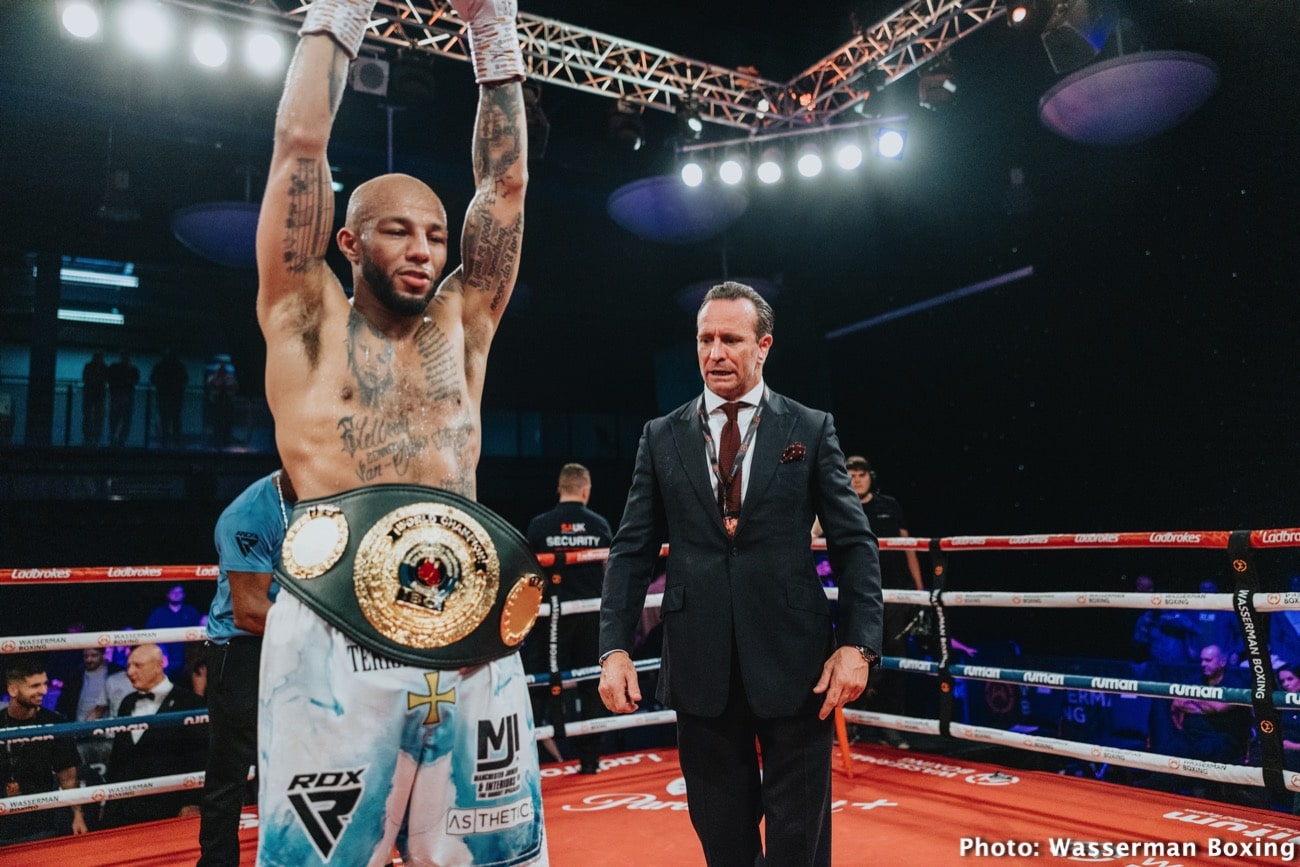 Boxing photo: Lyndon Arthur image Arthur climbs off canvas to stop Suarez in dramatic IBO clash - Boxing Results