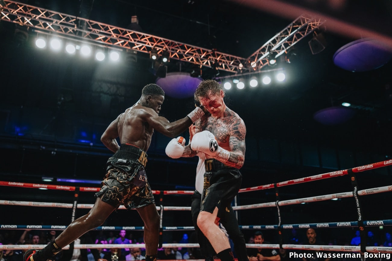 Boxing photo: Lyndon Arthur image Arthur climbs off canvas to stop Suarez in dramatic IBO clash - Boxing Results