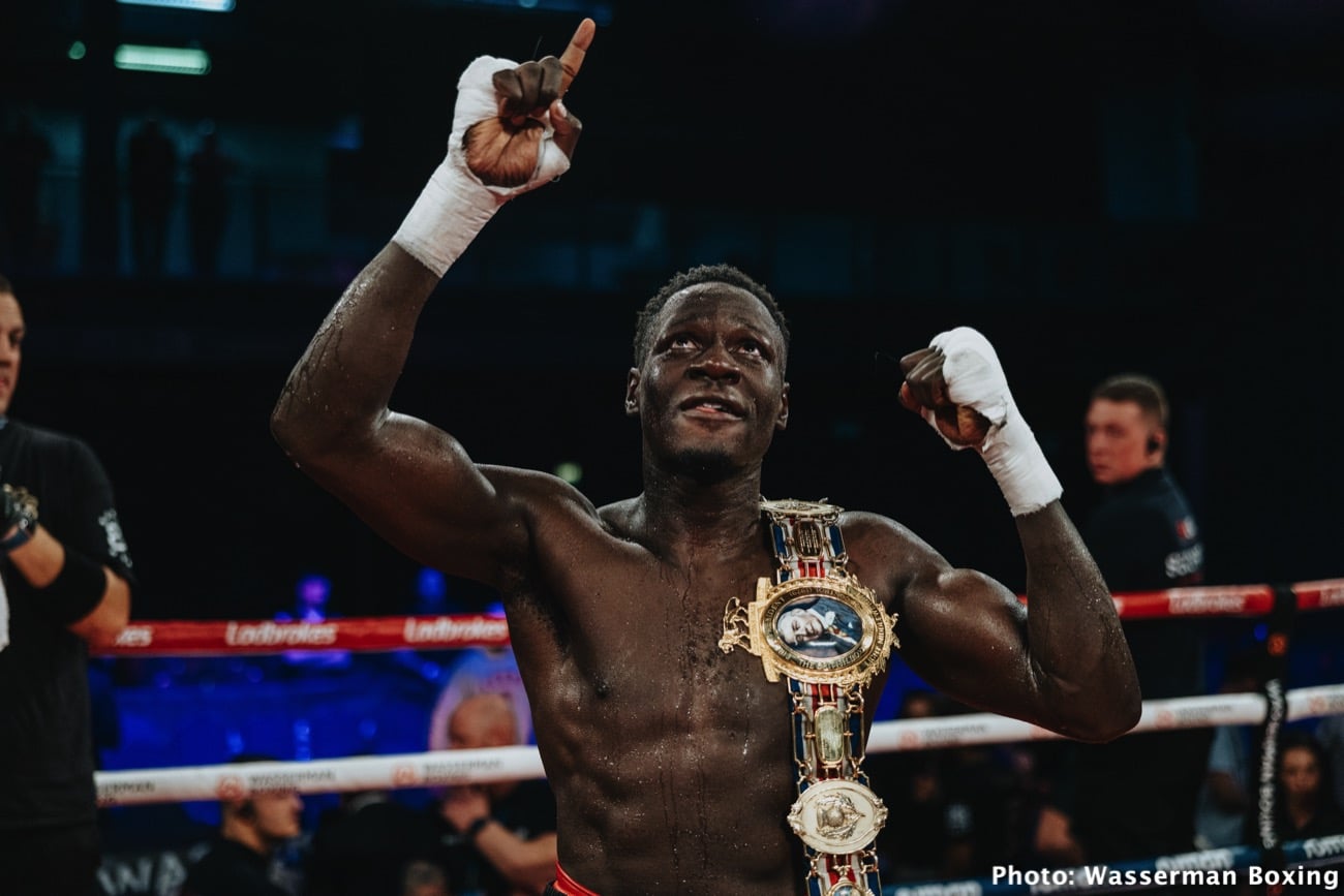 Boxing photo: Lyndon Arthur image Arthur climbs off canvas to stop Suarez in dramatic IBO clash - Boxing Results