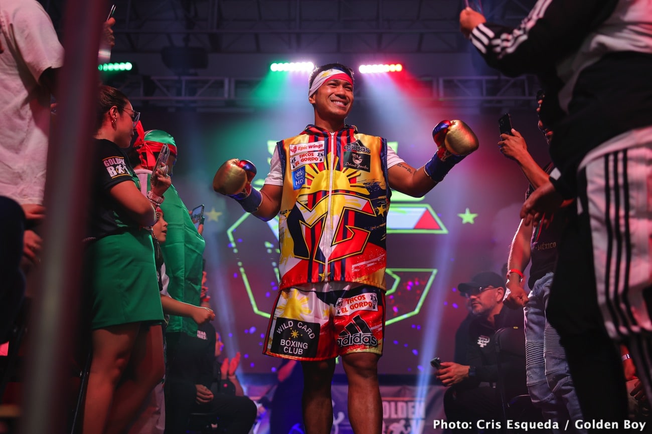 Boxing photo: Mercito Gesta, William Zepeda image William Zepeda destroys Mercito Gesta in six round KO - Boxing results