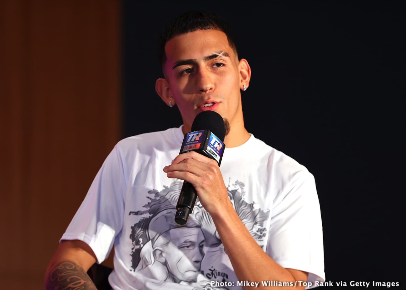 Boxing photo: Joet Gonzalez, Luis Alberto Lopez image Results: Luis Alberto Lopez Retains IBF Featherweight Title Against Gonzalez