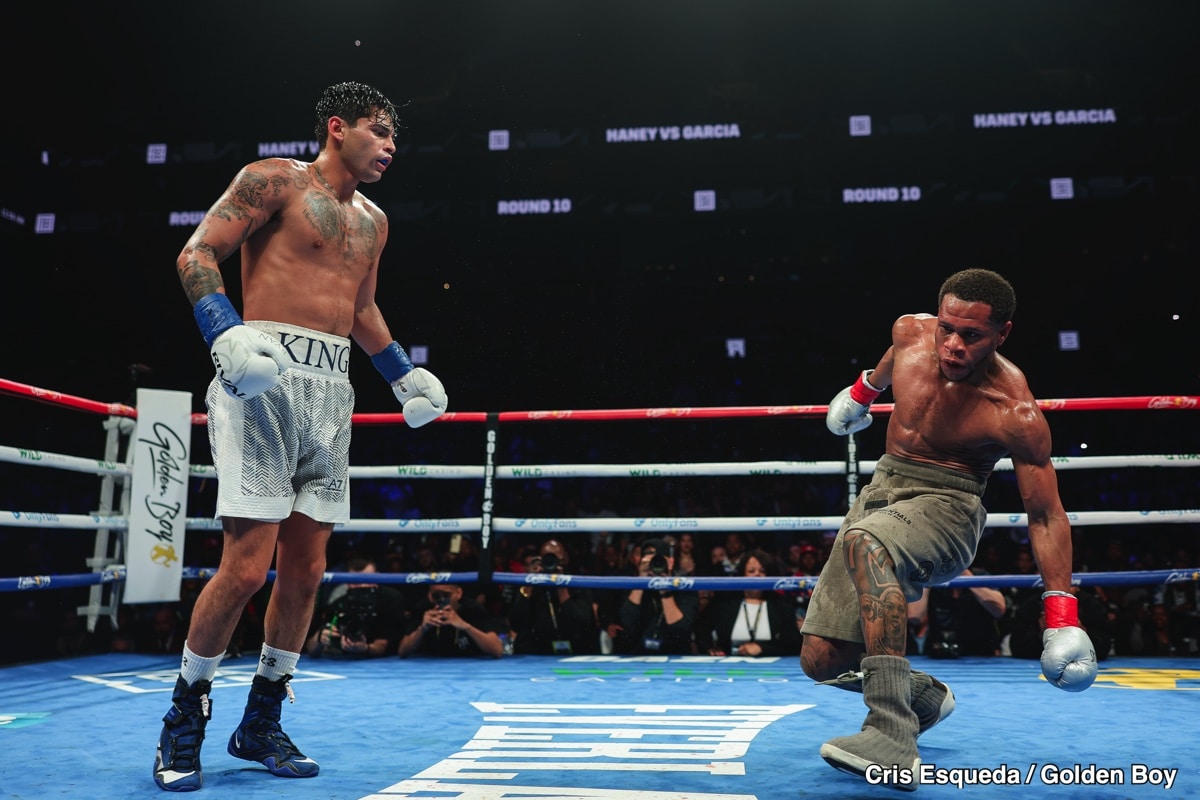 Oscar De La Hoya: "Devin Haney is a Shot Fighter"