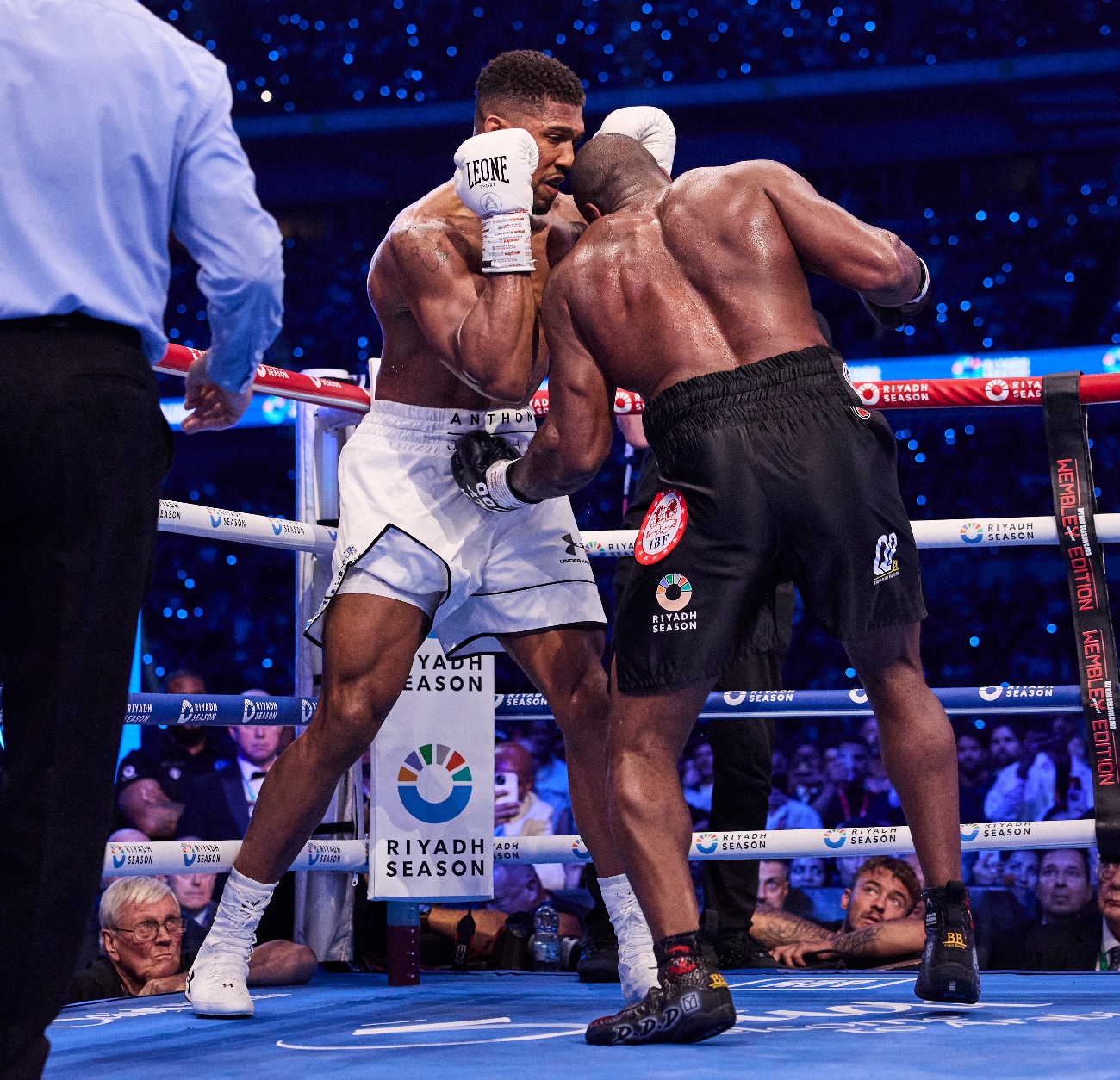 Eddie Hearn Upset Joshua Didn't Take 5-minute Break After Low Blow by Dubois