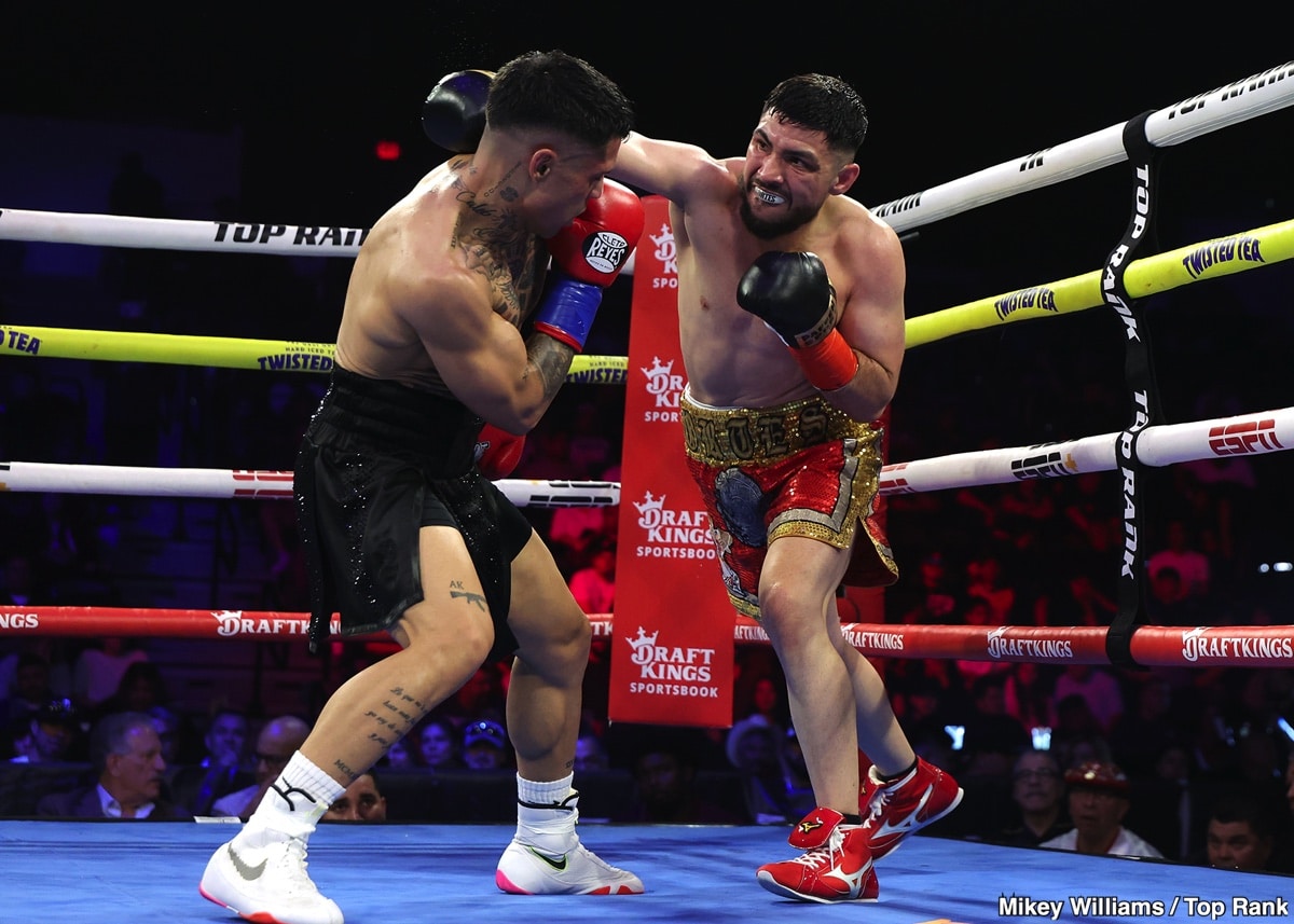 Andreas Cortes vs Eridson Garcia Tops Paramount Plus Card