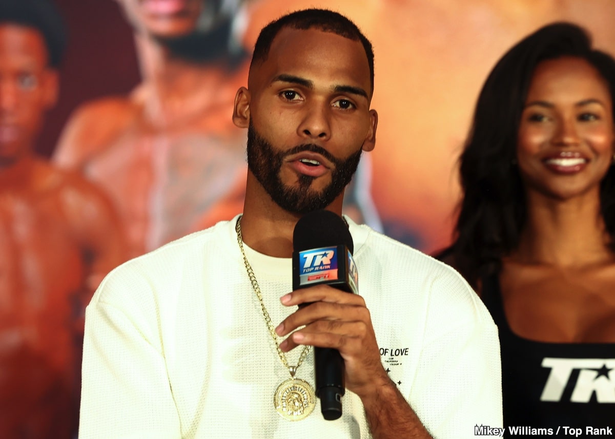 De Los Santos Parts Ways with Promoter After Davis Weight Fiasco