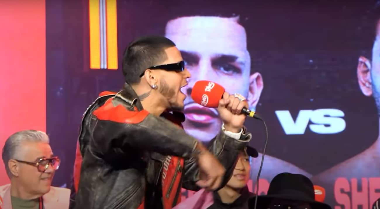 Edgar Berlanga Goes At Oscar De La Hoya At Final Presser; Throws Wig And Women's Underwear At Him (But Oscar Gets The Last Laugh)