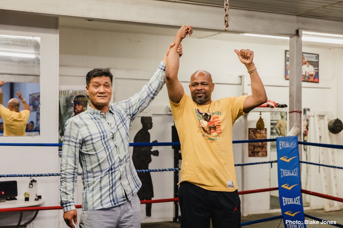 Park Si Hun Returns Olympic Gold Medal to Roy Jones Jr. After 35 Years