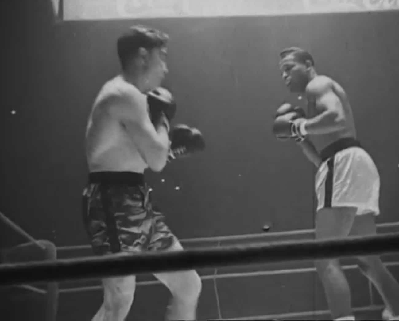 Sugar Ray Robinson KOs Jean Stock