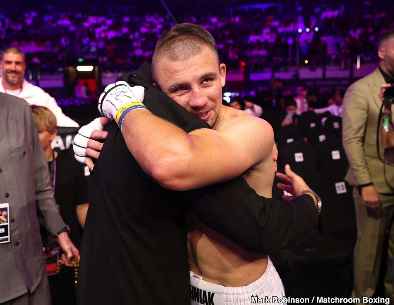Jacob Bank Shuts Out Pawel August Over Eight Rounds