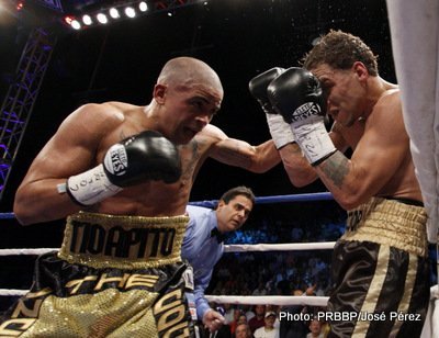 Photos: Vazquez Jr. KOs Oquendo in 7th; Fuentes destroys Calderon in 5