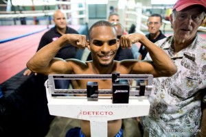 9 ago 2013 Bomba Gonzalez last pre weigh in and training for Giovani Segura 19