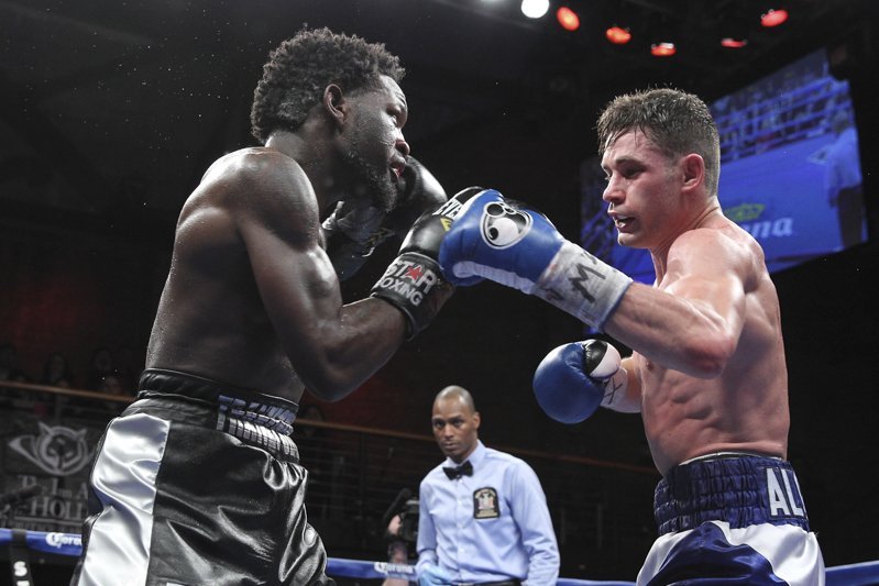 Chris Algieri Wins Dominant Decision Over Emanuel Taylor