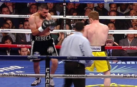 Canelo stops Angulo in 10th; Santa Cruz defeats Mijares