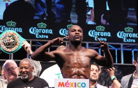 Mayweather a huge favorite to defeat Maidana